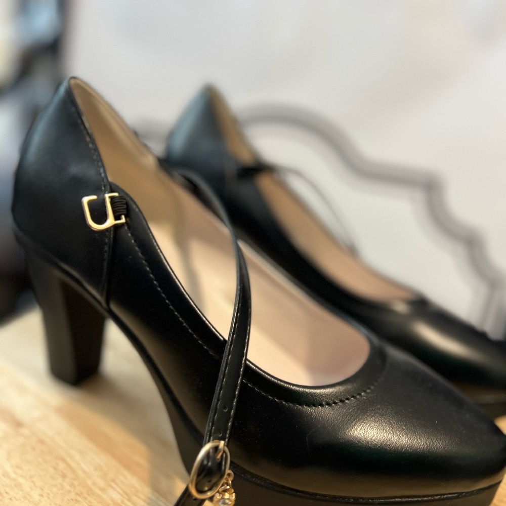 Chic Black Heels with Gold Accent